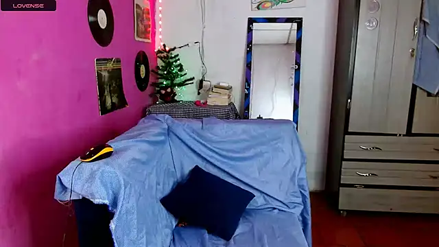 sensitive brunette online show from 12.04.24