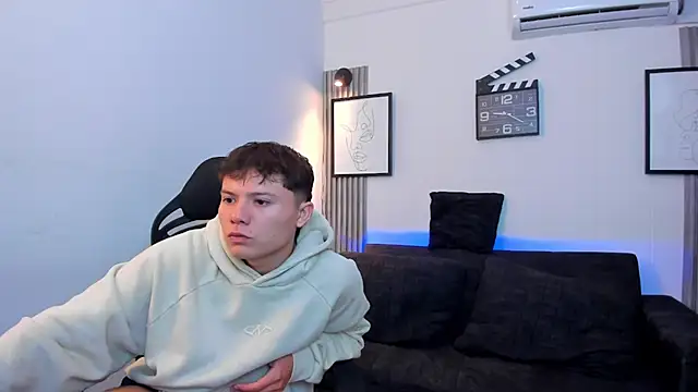 Snapshot of little_morbid chatting on 11.15.25 little morbid online show from 11.15.25