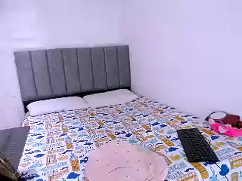 Snapshot of nataly_red chatting on 02.04.25 nataly red online show from 02.04.25