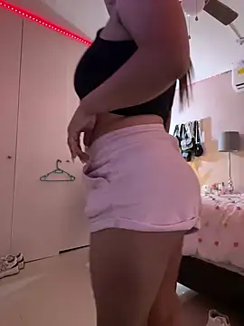 Snapshot of DarianaGuzz chatting on 02.28.25 DarianaGuzz online show from 02.28.25