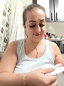 AvaLloyd online show from 09.29.25