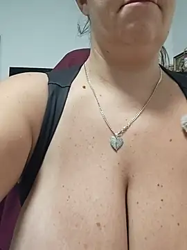 AvaLloyd online show from 11.12.25