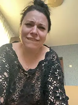 Snapshot of CuteNata chatting on 12.14.24 CuteNata online show from 12.14.24