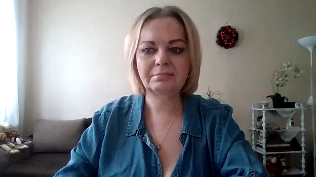 Snapshot of SofiyaPetrova chatting on 02.05.25 SofiyaPetrova online show from 02.05.25