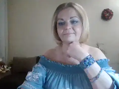Snapshot of SofiyaPetrova chatting on 02.10.25 SofiyaPetrova online show from 02.10.25