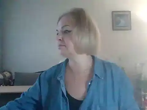Snapshot of SofiyaPetrova chatting on 10.14.25 SofiyaPetrova online show from 10.14.25