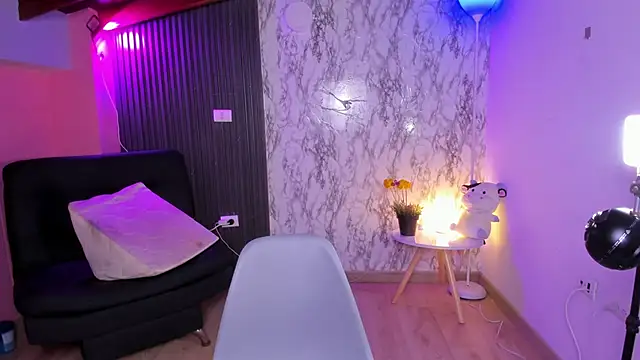 chloe blue online show from 11.13.25