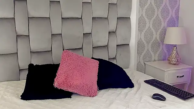 Charlotte  08 online show from 11.05.25