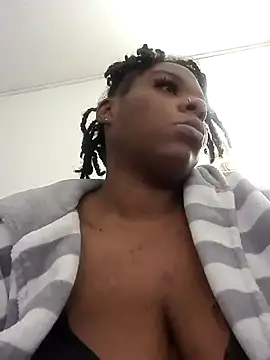 Snapshot of Bali_baddie_x chatting on 10.10.25 Bali baddie x online show from 10.10.25