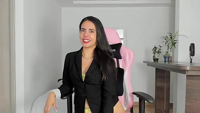 Snapshot of susana_monroy chatting on 03.21.25 susana monroy online show from 03.21.25