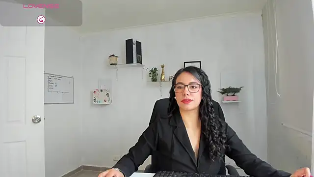 Snapshot of susana_monroy chatting on 10.06.25 susana monroy online show from 10.06.25