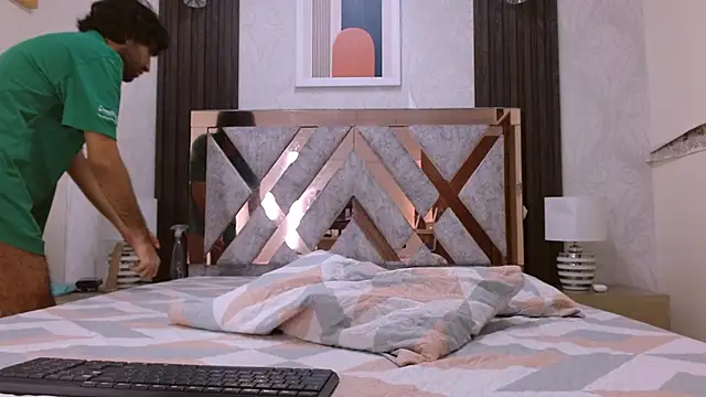 MilanZaire online show from 12.24.24