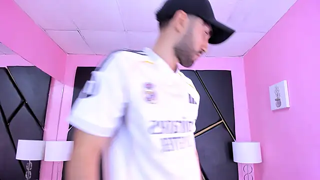 MilanZaire online show from 11.15.25