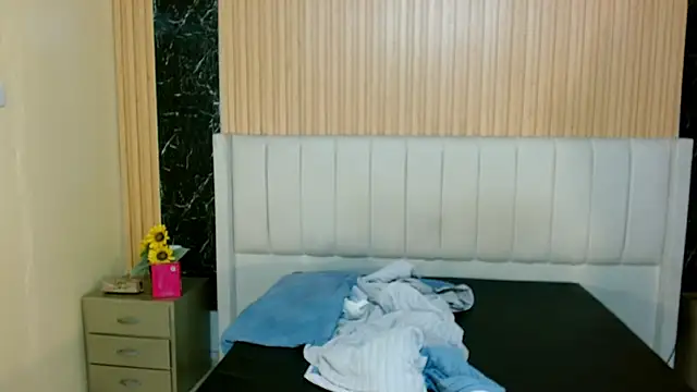 MilanZaire online show from 12.05.25