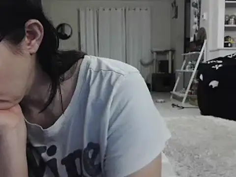 Snapshot of CrystalLakeXO chatting on 01.14.25 CrystalLakeXO online show from 01.14.25