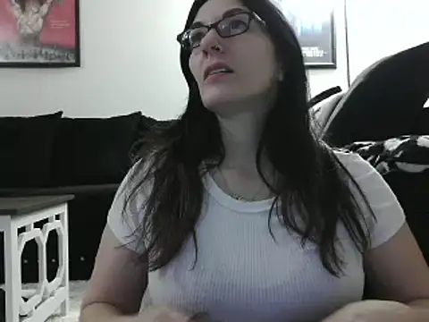Snapshot of CrystalLakeXO chatting on 01.16.25 CrystalLakeXO online show from 01.16.25