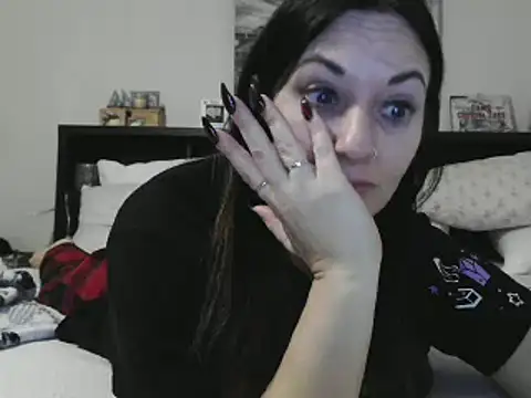 Snapshot of CrystalLakeXO chatting on 01.21.25 CrystalLakeXO online show from 01.21.25