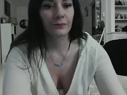 Snapshot of CrystalLakeXO chatting on 01.24.25 CrystalLakeXO online show from 01.24.25