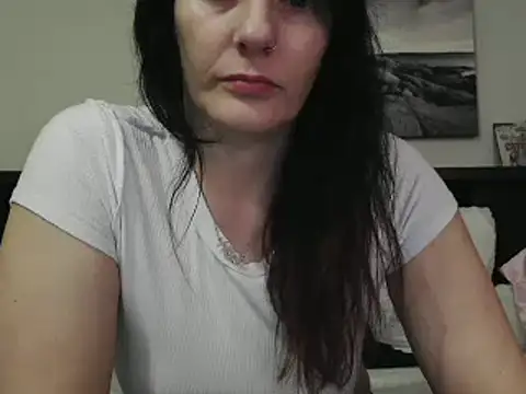 Snapshot of CrystalLakeXO chatting on 01.25.25 CrystalLakeXO online show from 01.25.25