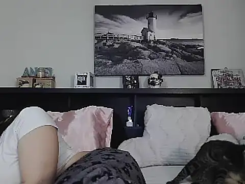 Snapshot of CrystalLakeXO chatting on 01.26.25 CrystalLakeXO online show from 01.26.25