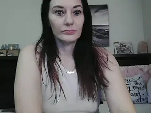 Snapshot of CrystalLakeXO chatting on 02.04.25 CrystalLakeXO online show from 02.04.25