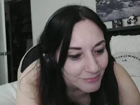 Snapshot of CrystalLakeXO chatting on 02.06.25 CrystalLakeXO online show from 02.06.25