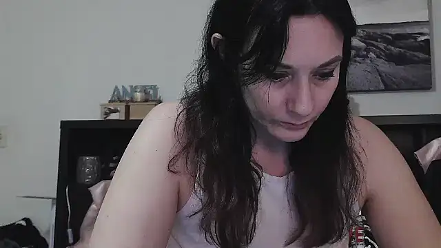 Snapshot of CrystalLakeXO chatting on 02.08.25 CrystalLakeXO online show from 02.08.25