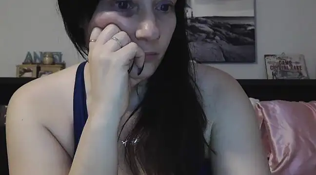 Snapshot of CrystalLakeXO chatting on 02.14.25 CrystalLakeXO online show from 02.14.25