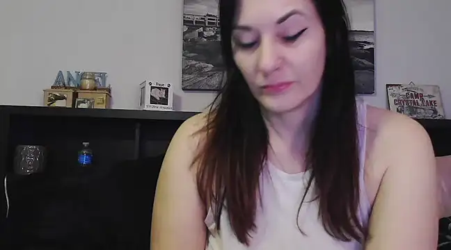 Snapshot of CrystalLakeXO chatting on 02.18.25 CrystalLakeXO online show from 02.18.25