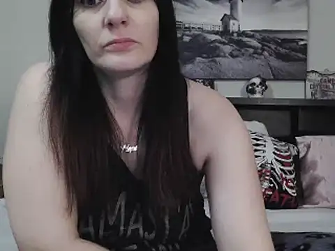 Snapshot of CrystalLakeXO chatting on 03.09.25 CrystalLakeXO online show from 03.09.25