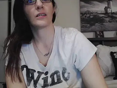 Snapshot of CrystalLakeXO chatting on 03.09.25 CrystalLakeXO online show from 03.09.25