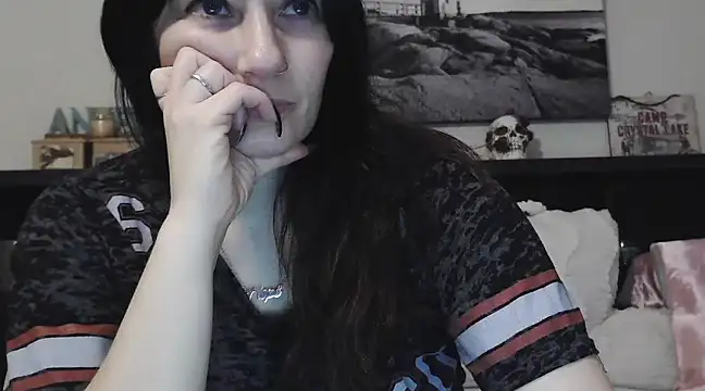 Snapshot of CrystalLakeXO chatting on 03.19.25 CrystalLakeXO online show from 03.19.25
