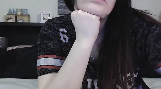 Snapshot of CrystalLakeXO chatting on 03.21.25 CrystalLakeXO online show from 03.21.25