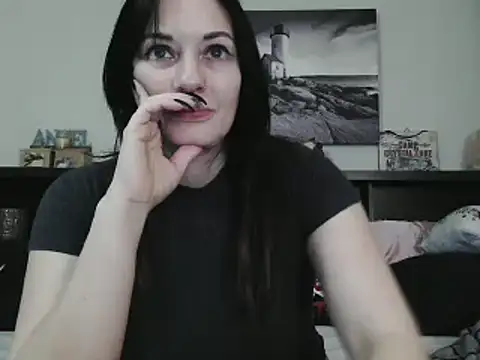 Snapshot of CrystalLakeXO chatting on 03.21.25 CrystalLakeXO online show from 03.21.25