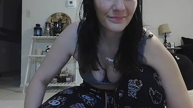 Snapshot of CrystalLakeXO chatting on 09.09.25 CrystalLakeXO online show from 09.09.25