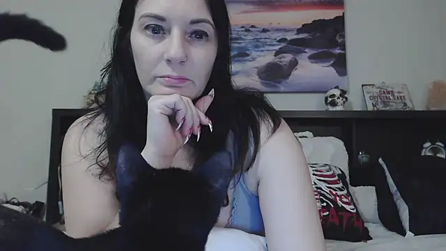 Snapshot of CrystalLakeXO chatting on 09.10.25 CrystalLakeXO online show from 09.10.25