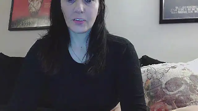 Snapshot of CrystalLakeXO chatting on 09.14.25 CrystalLakeXO online show from 09.14.25