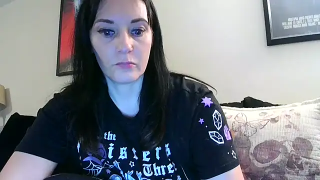Snapshot of CrystalLakeXO chatting on 09.16.25 CrystalLakeXO online show from 09.16.25