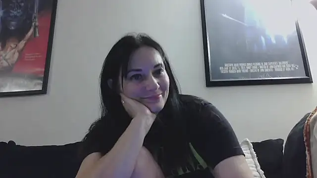 Snapshot of CrystalLakeXO chatting on 09.17.25 CrystalLakeXO online show from 09.17.25