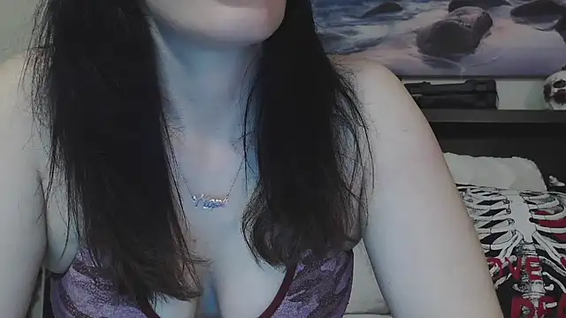 Snapshot of CrystalLakeXO chatting on 09.25.25 CrystalLakeXO online show from 09.25.25