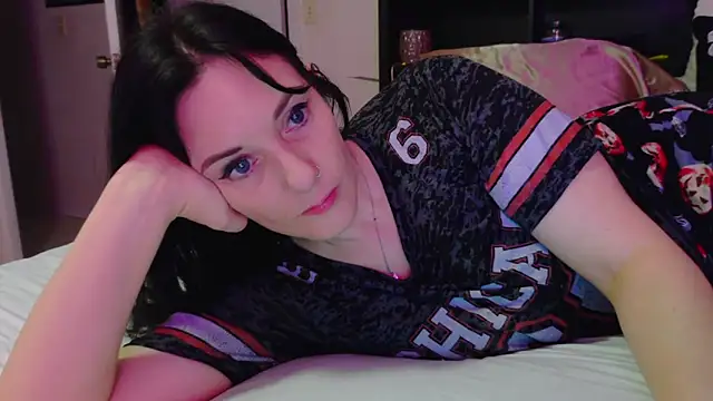 CrystalLakeXO online show from 11.22.25