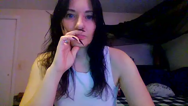 Snapshot of CrystalLakeXO chatting on 06.16.26 CrystalLakeXO online show from 06.16.26
