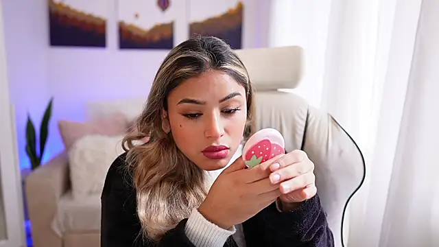 Snapshot of SaraParisi chatting on 01.02.25 SaraParisi online show from 01.02.25