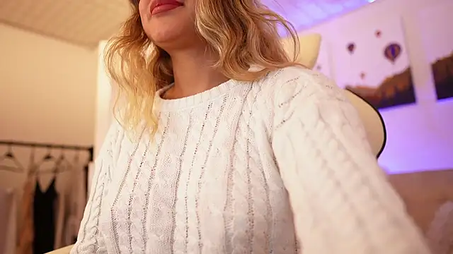 Snapshot of SaraParisi chatting on 01.02.25 SaraParisi online show from 01.02.25