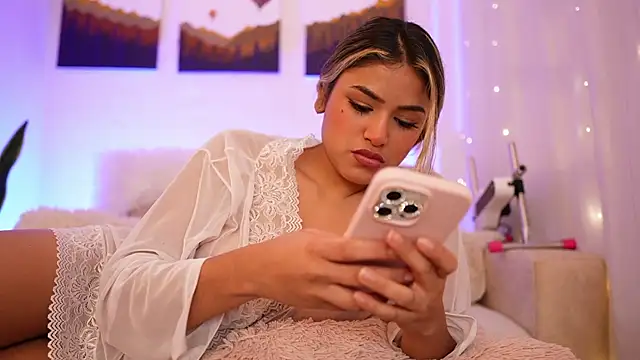 Snapshot of SaraParisi chatting on 01.03.25 SaraParisi online show from 01.03.25