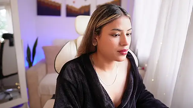 Snapshot of SaraParisi chatting on 01.07.25 SaraParisi online show from 01.07.25