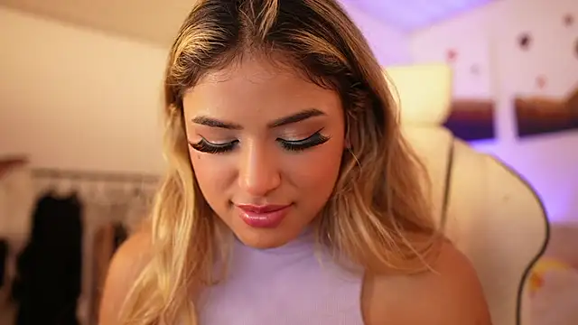 Snapshot of SaraParisi chatting on 01.11.25 SaraParisi online show from 01.11.25