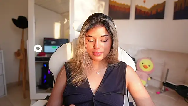 Snapshot of SaraParisi chatting on 02.07.25 SaraParisi online show from 02.07.25