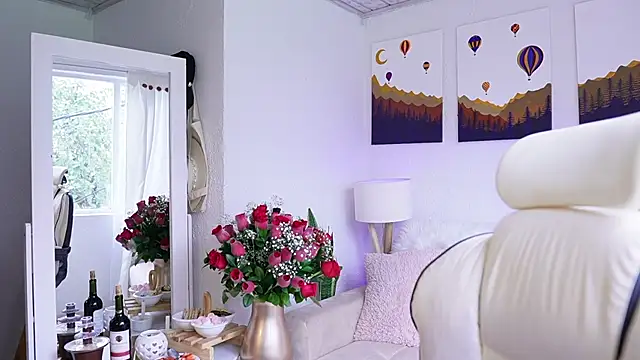 Snapshot of SaraParisi chatting on 02.14.25 SaraParisi online show from 02.14.25