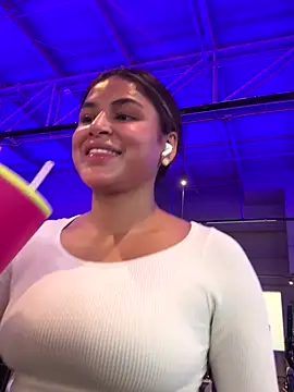 Snapshot of SaraParisi chatting on 09.08.25 SaraParisi online show from 09.08.25